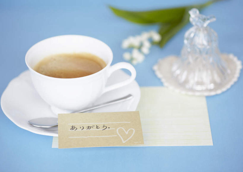 咖啡,无人,横图,俯视,室内,特写,白天,百合花,杯子,餐具,叶子,父亲节,蓝色背景,节日,庆祝,盛开,日文,标志,瓷器,碟子,盘,文字,字符,勺子,字母,绿叶,咖啡杯,陶瓷制品,花蕾,文化,标识,花,花瓣,花朵,鲜花,白色,盘子,卡片,调羹,碟,汤匙,花苞,花蕊,庆典,嫩叶,摄影,影棚,纪念,瓷杯,强瞿,日语,百合蒜,倒仙,番韭,山丹,叶,叶片,彩图,高角度拍摄,影棚拍摄,拍摄