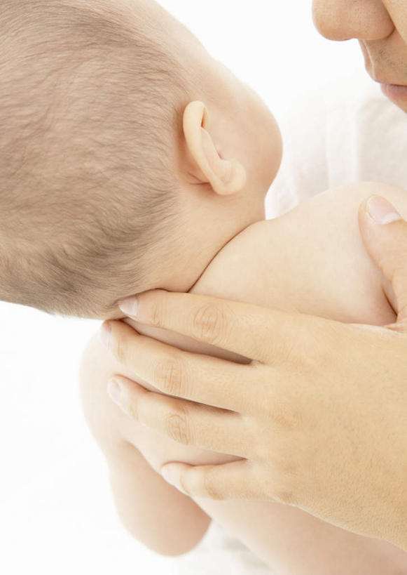 东方人,婴儿,儿童,手,背部,两个人,家庭,母亲,站,抱,竖图,室内,特写,白天,正面,衬衫,纯洁,亚洲,黄种人,裸露,小孩,白色,站着,温暖,温馨,一家人,手部,可爱,母爱,童年,童趣,活泼,抱着,单手,和睦,搂着,宝宝,裸,童真,纯真,烂漫,无邪,母婴,伶俐,天真,年轻女性,女人,女性,亚洲人,孩子,年轻人,搂,搂抱,站立,半身,彩图,衬衣,融洽