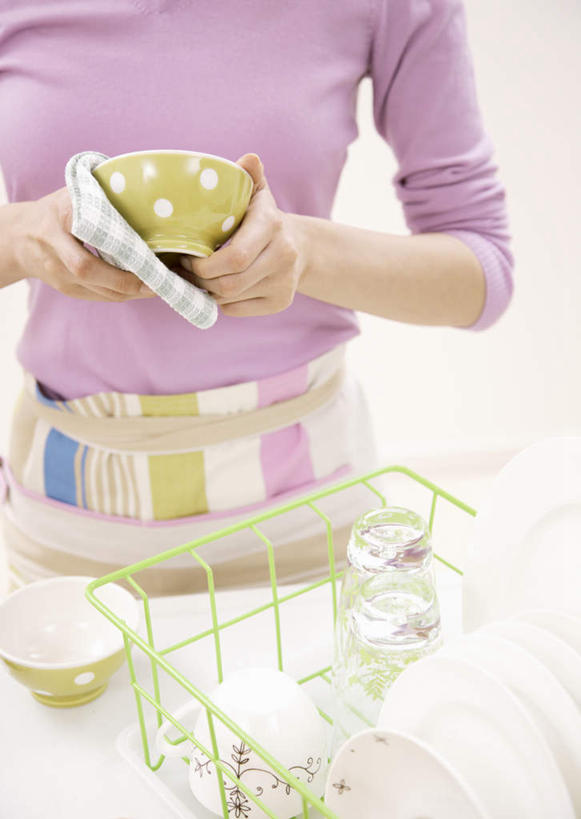 东方人,一个人,家庭主妇,站,竖图,室内,白天,正面,厨房,桌面,桌子,亚洲,仅一个年轻女性,仅一个女性,仅一个人,擦,抚摸,握,服装,纺织物,围裙,拿,厨房用品,拿着,休闲装,黄种人,衣服,粉色,毛巾,清洁,站着,休闲,休闲服,擦拭,握着,服饰,保暖,透气,防水,碗碟架,储水,耐磨,吸水,碗架,洗碗架,置碗架,揩擦,拭,年轻女性,女人,女性,亚洲人,主妇,站立,半身,彩图,灶间,厨房料理台,轻抚,料理台