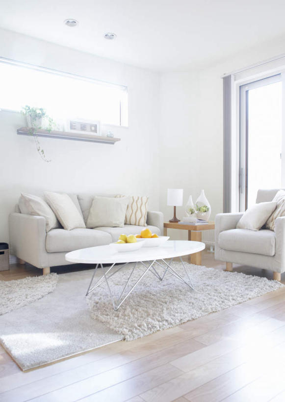 无人,家,客厅,竖图,室内,白天,正面,别墅,窗户,地板,地毯,家具,靠垫,落地窗,沙发,装修,桌子,建筑,柠檬,水果,欧式,一堆,堆叠,堆积,新鲜,装饰,编织,木制,圆形,图形,圆,手工艺品,房屋,墙,屋子,公寓,生食,食品,果实,靠枕,织物,地面,几何,豪华,茶几,建设,现代,装潢,洋房,楼房,木地板,玻璃窗,墙壁,墙面,住宅,食物,木制品,工艺品,垫子,室内装潢,枕头,有机食品,绿色食品,堆,华丽,修饰,样板房,明亮,点缀,起居室,舒适,家居装潢,甜橙,数学,房屋设计,地中海风格,古典风格,简约风格,布艺沙发,室内设计,宽敞,样板房装潢,衬托,美观,雅致,雅观,客堂,设计,益母果,柠果,橙子,橙,彩图,房子,几何图形,鹄壳,黄橙,黄果,金橙,金环,金球,糖橙,平面图形