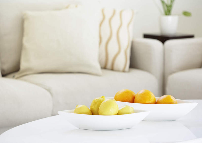 无人,家,客厅,横图,室内,白天,正面,植物,别墅,家具,靠垫,沙发,装修,桌子,建筑,柠檬,餐具,水果,欧式,一堆,许多,堆叠,堆积,新鲜,装饰,木制,碟子,盘,盆栽,房屋,屋子,公寓,生食,食品,果实,靠枕,盆景,豪华,茶几,建设,现代,装潢,洋房,楼房,住宅,食物,绿色,自然,盘子,木制品,垫子,碟,室内装潢,枕头,有机食品,绿色食品,生长,成长,堆,样板房,明亮,起居室,舒适,家居装潢,甜橙,房屋设计,地中海风格,古典风格,简约风格,布艺沙发,室内设计,宽敞,样板房装潢,客堂,设计,益母果,柠果,橙子,橙,彩图,房子,鹄壳,黄橙,黄果,金橙,金环,金球,糖橙