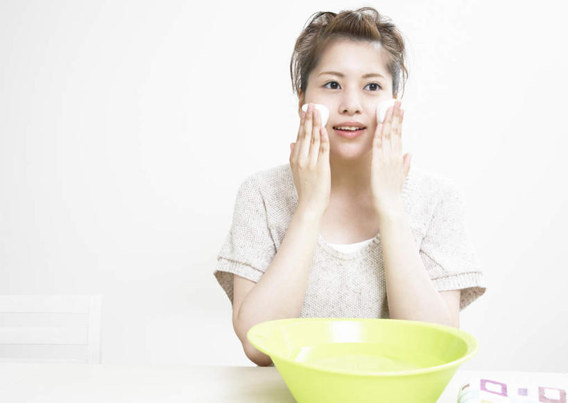 东方人,一个人,站,笑,微笑,横图,室内,白天,白色背景,正面,化妆,美容,亚洲,仅一个年轻女性,仅一个女性,仅一个人,护肤,服装,美白,泡沫,注视,休闲装,黄种人,衣服,绿色,脸盆,观察,看,清洁,站着,保养,享受,休闲,休闲服,放松,去角质,保健,摄影,服饰,影棚,洁面乳,观看,保湿,察看,滋润,护肤品,洗面奶,关注,去死皮,护肤用品,舒缓,养颜,去污,控油,紧肤,嫩肤,祛痘,去痘,祛角质,抗衰,再生,增白,补水,祛斑,抗皱,防皱,除皱,去皱,年轻女性,女人,女性,亚洲人,站立,半身,彩图,影棚拍摄,拍摄