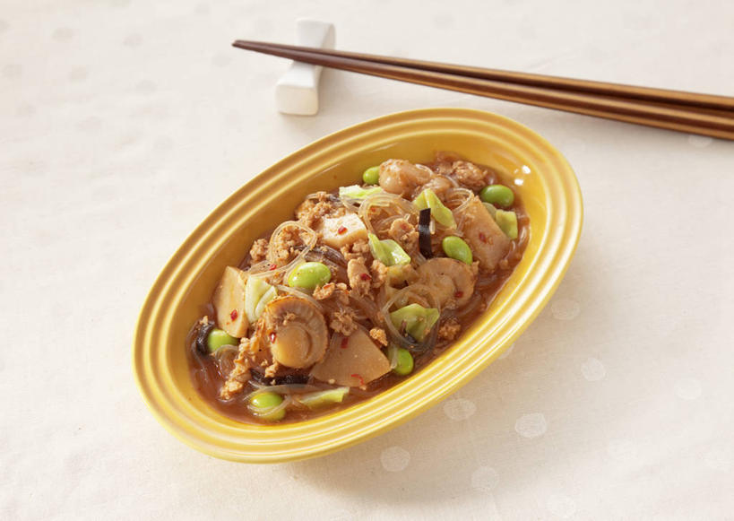 无人,横图,俯视,室内,特写,白天,烹饪,中餐,植物,餐桌,筷子,桌子,豆,大豆,蔬菜,椰菜,卷心菜,贝壳,餐具,一堆,堆叠,堆积,新鲜,布料,碟子,盘,豆类,豆子,菌菇,毛豆,蘑菇,竹笋,料理,食品,筷架,菌类,布纹,筷枕,文化,传统,笋,菜肴,美食,桌布,食物,盘子,餐巾,碟,台布,中式,甘蓝,食用菌,佳肴,有机食品,绿色食品,餐台,堆,礼节,筷子架,礼仪,豆科,枝豆,甘蓝菜,贝类外壳,海螺壳,软体动物外壳,进餐用具,结球甘蓝,黄豆,甘兰,包心菜,餐桌布,彩图,高角度拍摄,双壳贝类,双壳纲