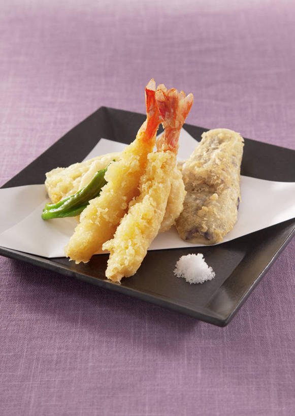 无人,竖图,俯视,室内,特写,白天,烹饪,餐桌,桌子,蔬菜,餐具,新鲜,布料,碟子,盘,青椒,天妇罗,日本料理,料理,食品,布纹,菜肴,美食,桌布,食物,盘子,餐巾,碟,台布,日式料理,日式,佳肴,有机食品,绿色食品,餐台,大椒,菜椒,天麸罗,海鲜天妇罗,保洁方巾,口布,甜椒,柿子椒,灯笼椒,餐桌布,彩图,高角度拍摄