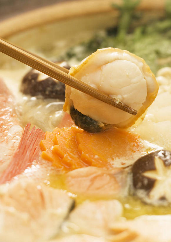 无人,竖图,俯视,室内,特写,白天,筷子,萝卜,胡萝卜,蔬菜,贝壳,餐具,一堆,堆叠,堆积,朦胧,模糊,新鲜,鱼,陶瓷,菌菇,香菇,食品,陶瓷制品,鲷鱼,菌类,文化,传统,鱼类,食物,一个,容器,碗,食用菌,有机食品,绿色食品,单个,储藏,堆,礼节,鲷,加吉鱼,铜盆鱼,储存,黄萝卜,番萝卜,礼仪,班加吉,加真鲷,贝类外壳,海螺壳,软体动物外壳,进餐用具,红萝卜,甘荀,彩图,高角度拍摄,双壳贝类,双壳纲,丁香萝卜,胡芦菔金,金笋,贮存