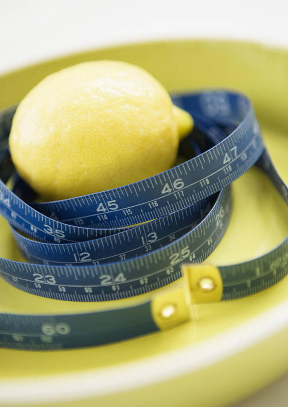 无人,竖图,俯视,室内,特写,白天,仪器,柠檬,水果,一根,朦胧,模糊,新鲜,测量,皮尺,刻度,生食,食品,果实,电子秤,食物,一个,黄色,尺,保养,保健,有机食品,绿色食品,单个,测量工具,尺子,减肥,衡量,腰围尺,瘦身,计量,量具,量仪,塑料卷尺,衡器,秤,益母果,柠果,彩图,高角度拍摄,电子称