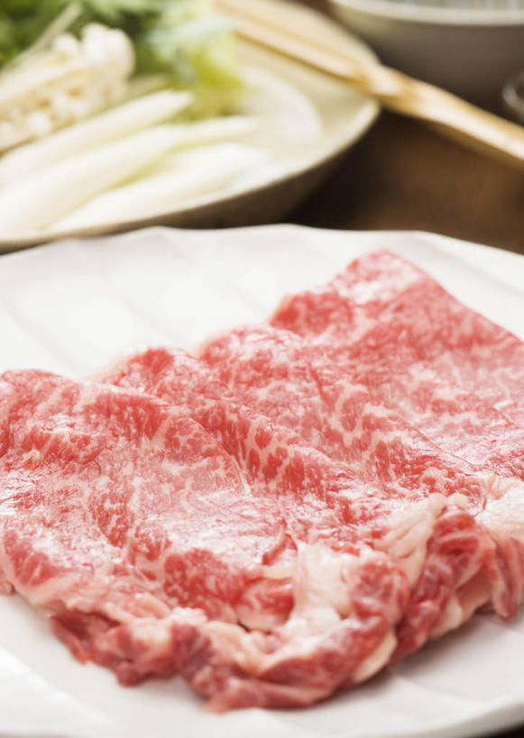 无人,竖图,俯视,室内,特写,白天,烹饪,筷子,桌面,桌子,蔬菜,洋葱,餐具,一双,阴影,朦胧,模糊,新鲜,反射,木制,碟子,盘,影子,肉,日本料理,牛肉,料理,食品,文化,传统,菜肴,美食,肉类,食物,盘子,木制品,碟,日式料理,日式,佳肴,有机食品,绿色食品,礼节,玉葱,礼仪,肉食,荷兰葱,进餐用具,圆葱,洋葱头,球葱,葱头,彩图,高角度拍摄