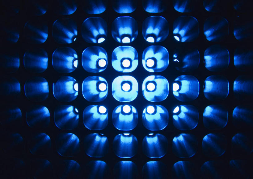 无人,横图,俯视,室内,特写,白天,静物,一排,许多,阴影,整齐,并列,并排,透明,光线,电路板,影子,很多,排列,蓝色,电子元件,线路板,半导体,印刷电路板,队列,二极管,平行,理智,沉静,冷色,高深,冷淡,发光二极管,PCB板铝基板,PCB电路板,超薄电路板,超薄线路板,高频板,彩图,高角度拍摄