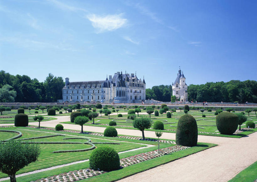 无人,家,横图,室外,白天,正面,旅游,度假,草地,草坪,名胜古迹,植物,别墅,标志建筑,道路,地标,建筑,路,法国,欧洲,阴影,环保,遗迹,光线,影子,堡垒,城堡,房屋,屋子,云,云朵,公寓,小路,防护,交通,云彩,古迹,文物,娱乐,建设,古建筑,洋房,楼房,住宅,草,树,树木,蓝色,绿色,白云,蓝天,天空,阳光,自然,天,享受,休闲,旅游胜地,放松,生长,晴朗,成长,要塞,美好,美妙,间隔,古文明,法兰西共和国,美观,雅观,法兰西第五共和国,设防,安德尔.卢瓦尔省,绿篱,生篱,树篱,植篱,中央大区,昂布瓦斯,舍农索城堡,雪侬梭城堡,晴空,彩图,房子