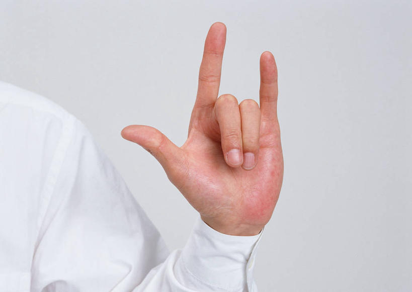 东方人,手,小拇指,一个人,商务人士,商务男性,横图,室内,特写,白天,正面,衬衫,爱情,亚洲,仅一个男性,仅一个人,灰色背景,套装,浪漫,黄种人,仅一个年轻男性,手势,手部,竖,摄影,影棚,翘,单手,食指,商务装,示爱,工薪阶层,爱你,男人,男性,年轻男性,亚洲人,大拇指,白领,上班族,半身,彩图,影棚拍摄,衬衣,拍摄