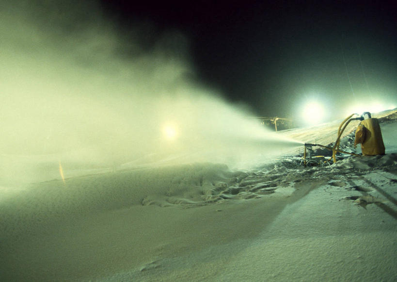 无人,横图,室外,夜晚,正面,旅游,度假,机器,美景,雪,大雪,北海道,日本,亚洲,飞溅,溅,液体,积雪,景观,水滴,雪景,冬季,冬天,下雪,娱乐,水珠,自然,享受,休闲,机械,景色,放松,寒冷,人工降雪,喷洒,自然风光,东亚,日本国,北海道地方,北海道岛,严寒,彩图,降雪