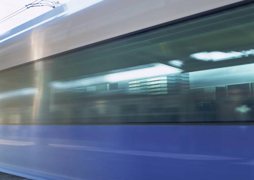 无人,横图,室外,白天,正面,度假,美景,窗户,城市风光,城市,火车,一辆,阴影,朦胧,模糊,光线,影子,景观,娱乐,玻璃窗,车,天空,阳光,车窗,交通工具,天,驾驶,行驶,享受,休闲,景色,放松,操纵,迅速,控制,敏捷,载具,操控,把持,疾速,彩图