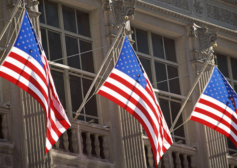 无人,横图,室外,白天,仰视,旅游,度假,窗户,标志建筑,城市,地标,建筑,旗帜,国旗,纽约,美国,阴影,光线,影子,建筑群,曼哈顿,娱乐,建设,星条旗,玻璃窗,阳光,享受,休闲,旅游胜地,放松,美国国旗,北美,北美洲,美洲,第五大道,纽约州,帝国之州,帝国州,北亚美利加洲,亚美利加洲,纽约第五街,旗,彩图,低角度拍摄,美利坚合众国国旗,曼哈顿岛