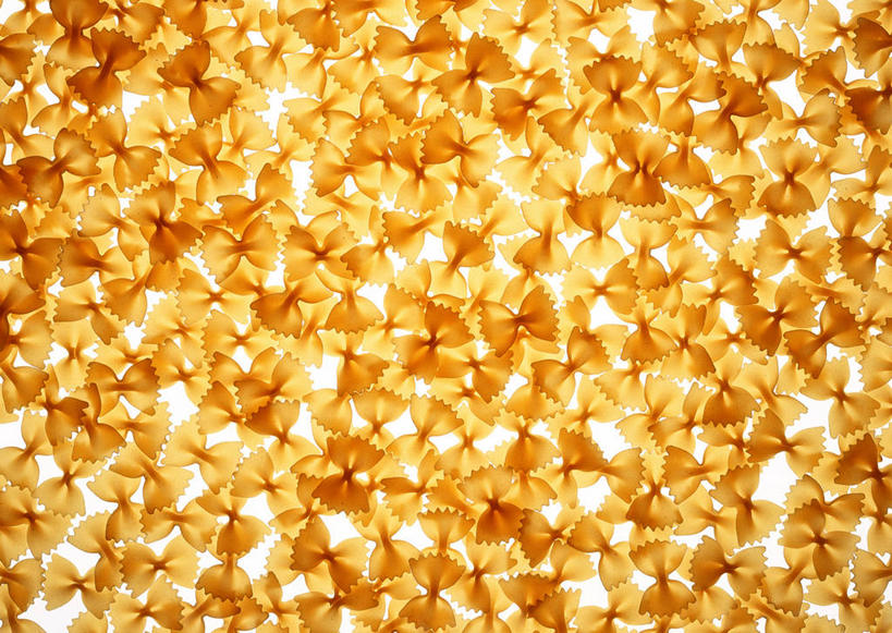 面食,面条,意大利面,无人,横图,俯视,室内,特写,白天,西餐,一堆,许多,阴影,堆叠,堆积,透明,反射,影子,面,料理,食品,辉煌,食物,黄色,健康,西式,活泼,希望,堆,暖色,蝴蝶面,光辉,光明,功名,轻快,彩图,高角度拍摄