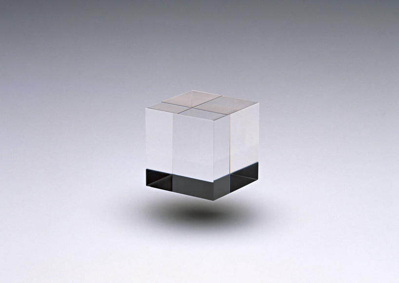 无人,横图,室内,特写,白天,白色背景,正面,桌面,桌子,静物,阴影,透明,反射,木制,图形,影子,几何,立方体,正方体,一个,木制品,摄影,影棚,单个,数学,通明,彩图,影棚拍摄,拍摄,几何图形,立体几何,立体图形,正六面体