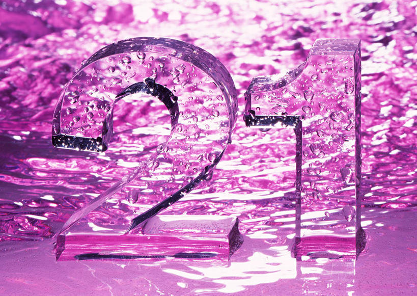 无人,横图,俯视,室内,特写,白天,水,静物,玻璃,阴影,波纹,粉色背景,时间,反射,二十一世纪,世纪,标志,数字,文字,液体,影子,字符,水滴,涟漪,标识,玻璃制品,两个,水纹,波浪,摄影,阿拉伯数字,影棚,水晕,彩图,高角度拍摄,影棚拍摄,拍摄,21世纪,年代,新世纪