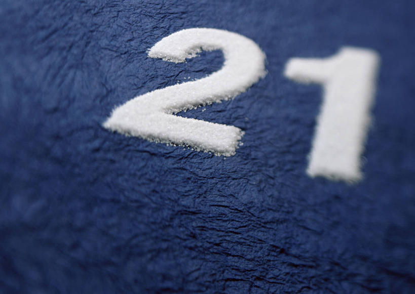 无人,横图,俯视,室内,特写,白天,静物,阴影,花纹,蓝色背景,时间,反射,二十一世纪,世纪,标志,布,数字,图案,文字,影子,纸,字符,布纹,标识,两个,摄影,阿拉伯数字,影棚,布匹,彩图,高角度拍摄,影棚拍摄,拍摄,21世纪,年代,新世纪