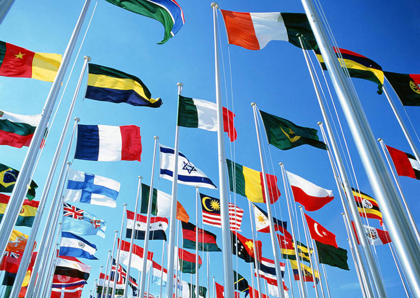 无人,横图,室外,白天,仰视,旗帜,国旗,许多,阴影,飘扬,光线,旗杆,影子,很多,蓝色,蓝天,天空,阳光,天,晴朗,飘逸,飞扬,法国国旗,万里无云,意大利国旗,德国国旗,杆子,旗,晴空,晴空万里,彩图,低角度拍摄,三色旗,荷兰国旗