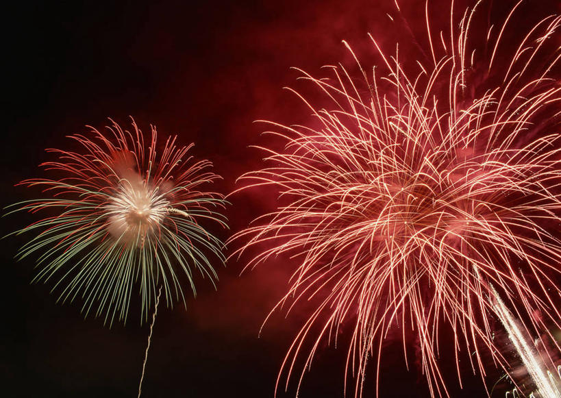 无人,横图,彩色,室外,特写,夜晚,仰视,热情,烟火,火,阴影,飞溅,黑色背景,节日,庆祝,溅,光线,火苗,火焰,影子,辉煌,燃烧,文化,红色,焰火,点燃,庆典,灿烂,橙色,纪念,五颜六色,庆贺,色彩斑斓,火光,喷洒,祝贺,礼花,五彩缤纷,花炮,礼花炮,五彩斑斓,绚烂,光耀,五光十色,烟花,彩图,低角度拍摄