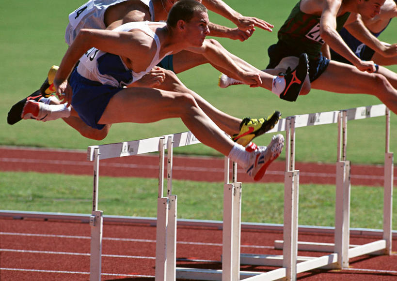 东方人,西方人,运动员,体育馆,运动场,跑,跳,横图,室外,白天,侧面,运动服,运动鞋,锻炼,快乐,比赛,运动,竞争,草地,草坪,植物,鞋子,欧洲,欧洲人,亚洲,五个人,阴影,服装,光线,影子,田径,跑道,许多人,半空,注视,黄种人,娱乐,体育场,草,衣服,绿色,阳光,观察,看,一群人,休闲,服饰,田径场,观看,张开双腿,休闲鞋,察看,体育运动,衣着,穿着,关注,短跑,田径运动,塑胶跑道,运动馆,衣饰,展开双腿,体育,跨栏,跨栏赛跑,男人,男性,年轻男性,白种人,亚洲人,体育运动员,运动选手,跑步,跳跃,半身,彩图,健身,径赛,跨栏跑,全天候田径运动跑道,伸展双腿,运动装