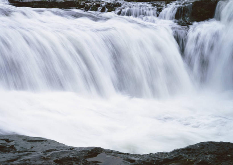 无人,横图,室外,白天,正面,旅游,度假,石头,美景,瀑布,山,山脉,水,日本,亚洲,阴影,飞溅,溅,光线,石子,液体,影子,景观,山峰,水滴,山峦,娱乐,冲绳,水珠,阳光,自然,群山,享受,休闲,景色,放松,冲绳县,喷洒,自然风光,东亚,琉球群岛,日本国,九州地方,八重山群岛,跌水,石块,岩石,彩图,竹富町,八重山郡