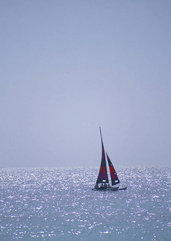 帆船,无人,竖图,室外,白天,正面,旅游,度假,海浪,海洋,美景,船,日本,亚洲,一艘,阴影,光线,影子,景观,浪花,娱乐,冲绳,蓝色,蓝天,天空,阳光,自然,海水,交通工具,天,享受,休闲,景色,放松,晴朗,波光粼粼,冲绳县,自然风光,载具,海景,东亚,万里无云,琉球群岛,日本国,九州地方,宫古岛,宫古列岛,大海,风浪,海,海水的波动,近岸浪,涌浪,晴空,晴空万里,彩图