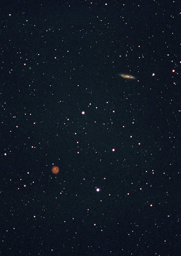 无人,竖图,室外,夜晚,正面,探险,神秘,宇宙,极光,星空,夜景,科学,太空,星球,星云,漩涡,辉煌,浪漫,美丽,自然,灿烂,探索,大熊座,星系,气象,发现,华丽,天体,美好,神奇,星体,天文学,外太空,大熊座旋涡星系,旋涡星系,螺旋星云,绚烂,光耀,极光带,极光弧,极光幔,极光芒,极光片,行星状星云,星夜,夜空,彩图,猫头鹰星云,梅西耶M108,梅西耶M97,夜枭星云