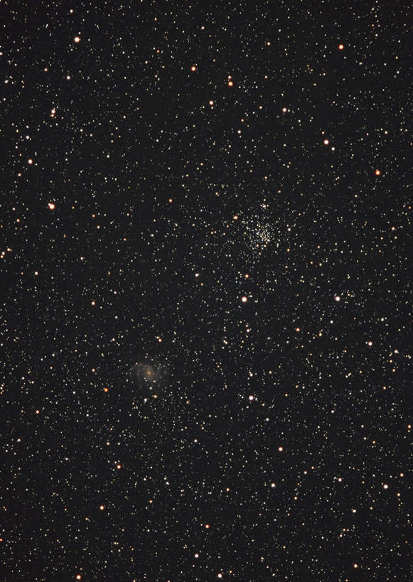 无人,竖图,室外,夜晚,正面,探险,神秘,宇宙,极光,星空,夜景,科学,太空,星球,星云,辉煌,浪漫,美丽,自然,灿烂,探索,星团,星系,星座,气象,发现,华丽,天体,美好,天文,占卜,神奇,星体,天文学,外太空,绚烂,星相,占星,光耀,极光带,极光弧,极光幔,极光芒,极光片,星群,星夜,夜空,彩图,疏散星团,仙王座