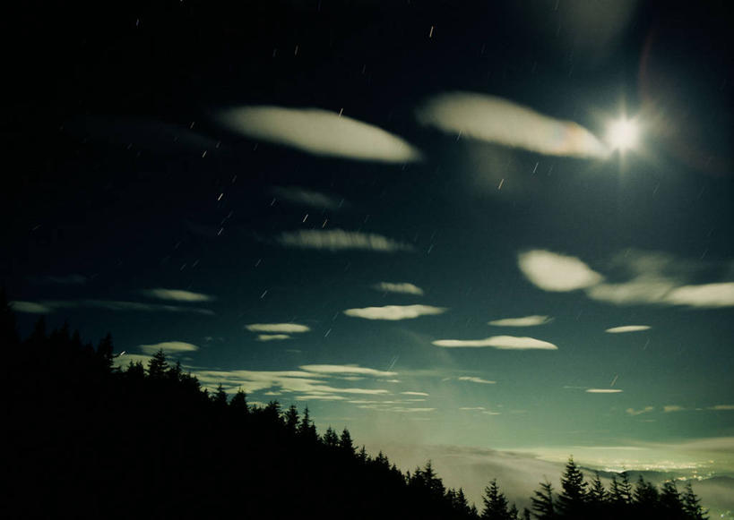 无人,横图,室外,白天,仰视,旅游,度假,探险,神秘,宇宙,美景,日落,森林,山,山脉,树林,太阳,植物,阴影,光线,科学,太空,星球,影子,景观,山峰,晚霞,霞光,星云,落日,山峦,漩涡,背光,娱乐,树,树木,绿色,阳光,自然,黄昏,群山,享受,休闲,景色,彩霞,放松,探索,太阳系,星系,星座,英仙座,生长,成长,发现,天体,自然风光,银河系,逆光,星体,天文学,外太空,夕照,薄暮,夕阳,彩图,低角度拍摄,镜头光晕,透镜闪耀,眩光,傍晚,斜阳