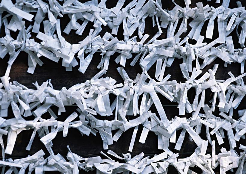 无人,横图,室外,特写,白天,正面,静物,许多,节日,纸,神社,便签,文化,架子,白色,祈祷,健康,许愿,宗教,信仰,纪念,捆绑,神道,祈求,祭祀,神道教,绑缚,社屋,平安,彩图,许愿签