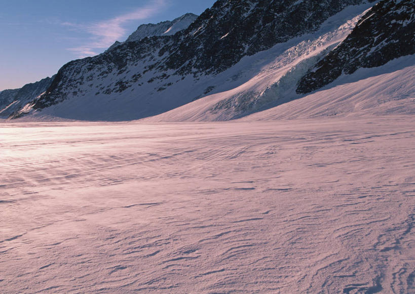 无人,横图,室外,白天,正面,旅游,度假,美景,日落,山,雪,雪山,大雪,瑞士,欧洲,阿尔卑斯山,阴影,光线,影子,冰,积雪,景观,山峰,晚霞,霞光,雪景,云,云朵,冬季,冬天,落日,山峦,云彩,娱乐,阿莱奇冰川,白云,阳光,自然,黄昏,享受,休闲,景色,彩霞,放松,寒冷,冰冷,自然风光,中欧,阿尔卑斯山脉,严寒,瑞士联邦,冰凉,酷寒,凛冽,凛凛,极冷,夕照,薄暮,夕阳,彩图,傍晚,伯恩兹阿尔卑斯山脉,伯尔尼兹山,斜阳