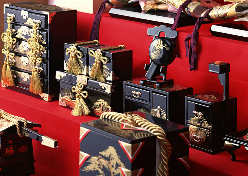 无人,横图,俯视,室内,特写,白天,游戏,桌面,桌子,静物,玩具,一排,许多,节日,庆祝,日本文化,整齐,木制,人偶,食盒,玩,文化,娱乐,盒子,排列,木制品,容器,庆典,休闲,益智,活动,纪念,储藏,堆,储存,队列,发泄,消遣,智力,宣泄,女儿节,玩耍,嬉戏,彩图,高角度拍摄,雏祭,上巳,雏人偶,贮存