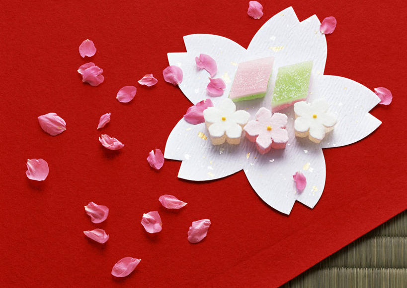 点心,无人,横图,俯视,室内,特写,白天,桌面,桌子,盛开,木制,布料,和果子,食品,甜点,甜品,花蕾,布纹,小吃,桌布,花,花瓣,花朵,鲜花,食物,糕点,红色,餐巾,木制品,台布,甜食,花苞,花蕊,日式,餐桌布,彩图,高角度拍摄,日本小吃