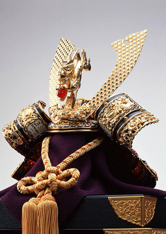 无人,竖图,室内,特写,白天,白色背景,正面,静物,帽子,雕塑,艺术,装饰,雕刻,雕像,头盔,安全帽,工艺品,摄影,影棚,纪念,美术,主题,陈列,功能,美学,彩图,影棚拍摄,拍摄