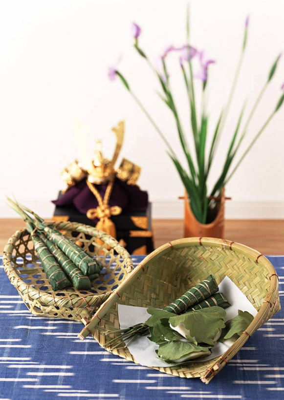 无人,竖图,室内,特写,白天,正面,智慧,植物,桌面,桌子,花瓶,法国,欧洲,阴影,节日,艺术,装饰,盛开,反射,木制,影子,陶瓷,年糕,草药,陶瓷制品,花蕾,文化,中药,花,花瓣,花朵,鲜花,插花,木制品,瓶子,花苞,花蕊,祈祷,许愿,纪念,华丽,修饰,祈求,插花艺术,祭祀,点缀,镜饼,创造,鸢尾,创作,药材,中草药,想象,中药材,本草,法兰西共和国,紫蝴蝶,蓝蝴蝶,乌鸢,扁竹花,衬托,美观,雅致,雅观,法兰西第五共和国,香槟.阿登,香槟.阿登大区,马恩省,兰斯,平安,彩图,传统文化