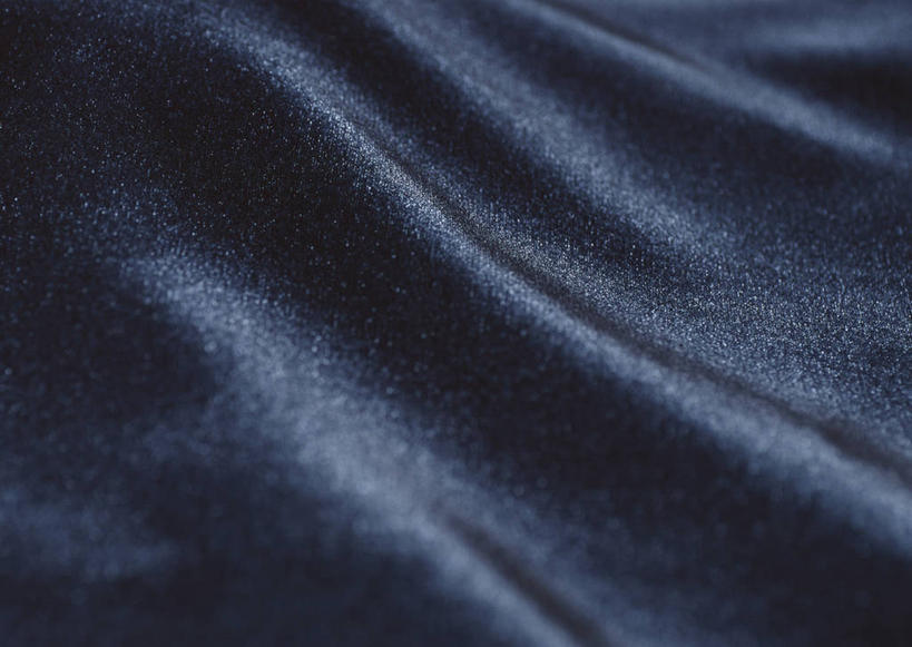 无人,横图,俯视,室内,特写,白天,神秘,静物,阴影,花纹,反射,绒毛,图案,影子,布纹,黑色,严肃,布匹,庄重,含蓄,沉静,中间色,天鹅绒,绒布,彩图,高角度拍摄,绒圈,漳绒布