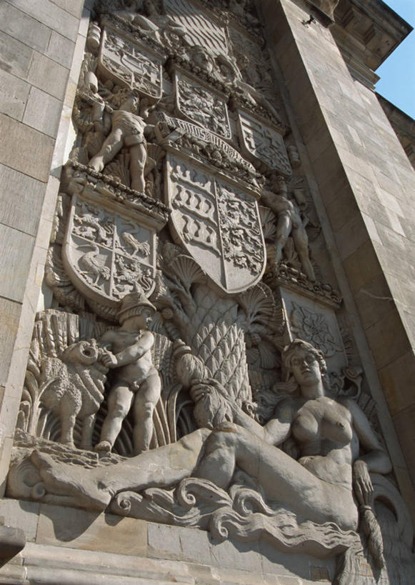 无人,竖图,室外,特写,白天,仰视,旅游,度假,标志建筑,地标,建筑,雕塑,德国,欧洲,阴影,艺术,装饰,光线,雕刻,雕像,影子,首都,娱乐,建设,国会大厦,柏林,蓝色,蓝天,天空,阳光,工艺品,天,享受,休闲,旅游胜地,放松,晴朗,纪念,美术,西欧,主题,陈列,国会大楼,万里无云,德意志联邦共和国,议会大厦,议会大楼,首都大厦,州议会大厦,州政府,州会议厅,功能,美学,柏林州,德国国会大厦,晴空,晴空万里,彩图,低角度拍摄