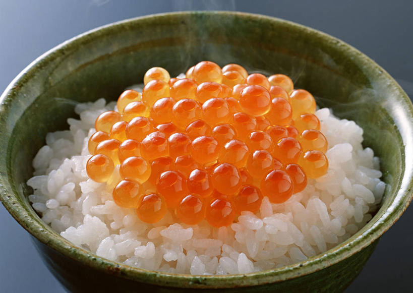 米饭,无人,横图,俯视,室内,特写,白天,烹饪,雾,桌面,桌子,阴影,沸腾,黑色背景,反射,木制,蒸汽,影子,陶瓷,鱼卵,日本料理,料理,食品,陶瓷制品,水蒸气,饭,鱼籽,鲑鱼卵,菜肴,美食,食物,一个,木制品,容器,碗,日式料理,日式,摄影,佳肴,影棚,单个,储藏,五谷,储存,蒸发,彩图,高角度拍摄,影棚拍摄,拍摄,贮存