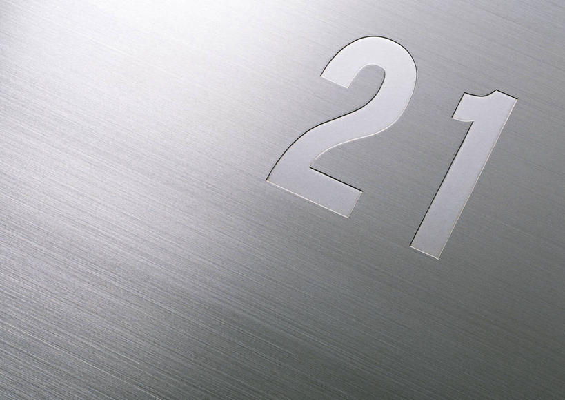 无人,横图,俯视,室内,特写,白天,静物,金属制品,阴影,灰色背景,时间,反射,二十一世纪,世纪,金属,标志,数字,文字,影子,字符,标识,两个,摄影,阿拉伯数字,影棚,彩图,高角度拍摄,影棚拍摄,拍摄,21世纪,年代,新世纪