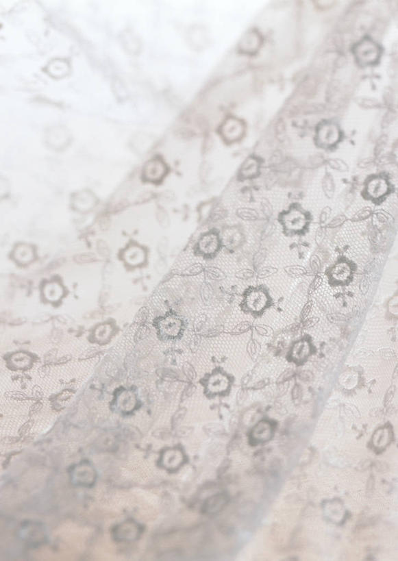 无人,竖图,室内,特写,白天,正面,静物,一块,花纹,装饰,纹路,布,图案,纹理,花边,布纹,白色,华丽,修饰,布匹,点缀,卫生,纯真,肌理,衬托,美观,雅致,雅观,抽纱,洁净,光明,恬静,中间色,朴素,清白,彩图