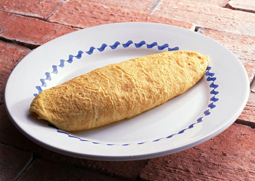 米饭,无人,横图,俯视,室内,特写,白天,烹饪,桌面,桌子,餐具,阴影,反射,木制,碟子,盘,影子,炒饭,蛋,蛋包饭,鸡蛋,日本料理,料理,食品,饭,菜肴,美食,食物,一个,盘子,木制品,碟,日式料理,日式,佳肴,单个,五谷,卵,彩图,高角度拍摄