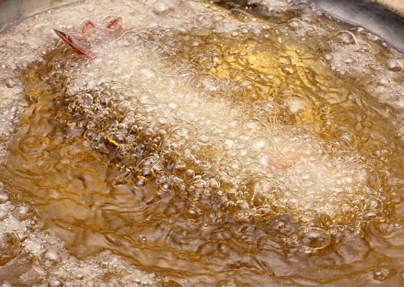 无人,横图,俯视,室内,特写,白天,烹饪,厨具,金属制品,阴影,反射,金属,锅子,影子,食用油,天妇罗,虾,油,日本料理,料理,食品,锅,菜肴,美食,大虾,食物,一只,黄色,日式料理,日式,佳肴,对虾,煎锅,锅具,烹饪用具,植物油,斑节虾,天麸罗,东方对虾,中国对虾,海鲜天妇罗,烹调用具,烹调,彩图,高角度拍摄