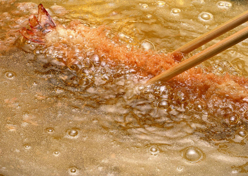 无人,横图,俯视,室内,特写,白天,烹饪,筷子,餐具,厨具,金属制品,一双,阴影,反射,金属,锅子,影子,食用油,天妇罗,虾,油,日本料理,料理,食品,文化,传统,锅,菜肴,美食,大虾,食物,一只,黄色,日式料理,日式,佳肴,对虾,煎锅,锅具,礼节,礼仪,烹饪用具,植物油,斑节虾,天麸罗,东方对虾,中国对虾,海鲜天妇罗,进餐用具,烹调用具,烹调,彩图,高角度拍摄