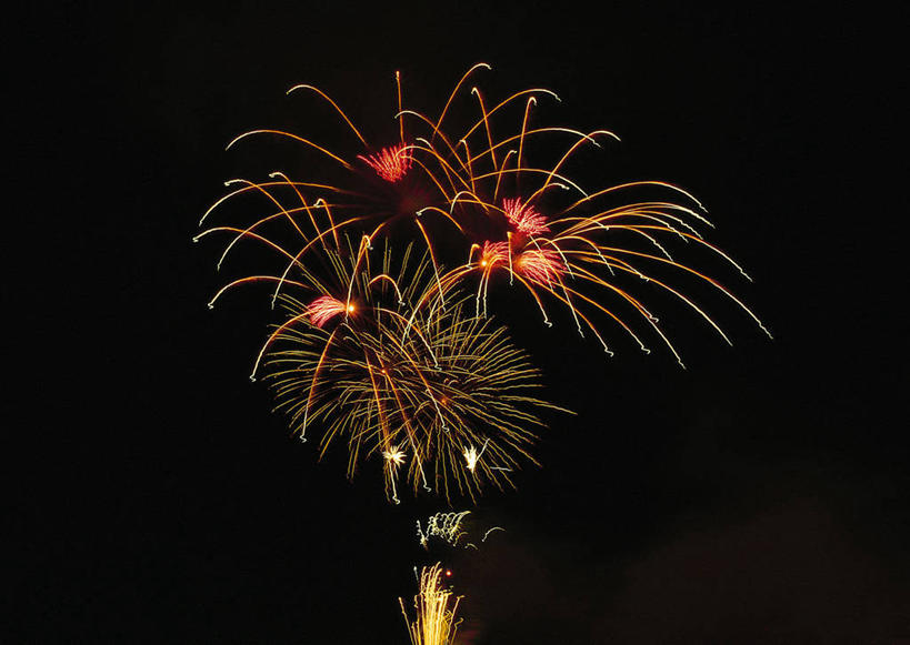 无人,横图,彩色,室外,特写,夜晚,仰视,热情,烟火,火,阴影,飞溅,黑色背景,节日,庆祝,溅,光线,火苗,火焰,影子,辉煌,燃烧,文化,焰火,点燃,庆典,灿烂,纪念,五颜六色,庆贺,色彩斑斓,火光,喷洒,祝贺,礼花,五彩缤纷,花炮,礼花炮,五彩斑斓,绚烂,光耀,五光十色,烟花,彩图,低角度拍摄