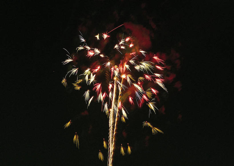 无人,横图,彩色,室外,特写,夜晚,仰视,热情,烟火,火,阴影,飞溅,黑色背景,节日,庆祝,溅,光线,火苗,火焰,影子,辉煌,燃烧,文化,焰火,点燃,庆典,灿烂,纪念,五颜六色,庆贺,色彩斑斓,火光,喷洒,祝贺,礼花,五彩缤纷,花炮,礼花炮,五彩斑斓,绚烂,光耀,五光十色,烟花,彩图,低角度拍摄