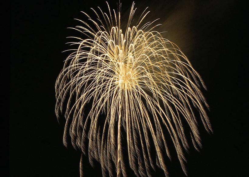 无人,横图,彩色,室外,特写,夜晚,仰视,热情,烟火,火,阴影,飞溅,黑色背景,节日,庆祝,溅,光线,火苗,火焰,影子,辉煌,燃烧,文化,焰火,点燃,庆典,灿烂,金色,纪念,五颜六色,庆贺,色彩斑斓,火光,喷洒,祝贺,礼花,五彩缤纷,花炮,礼花炮,五彩斑斓,绚烂,光耀,五光十色,烟花,彩图,低角度拍摄