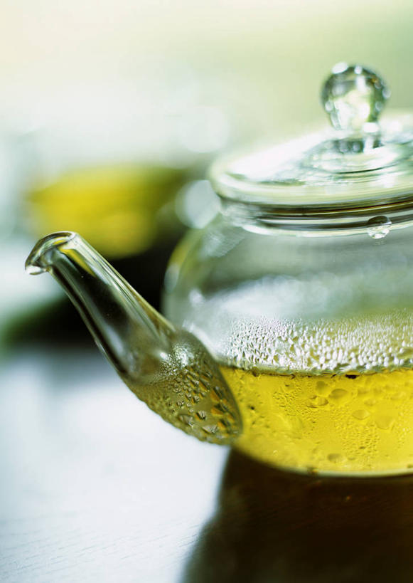 无人,竖图,俯视,室内,特写,白天,幸福,茶,桌面,桌子,玻璃,阴影,朦胧,模糊,反射,木制,壶,影子,绿茶,茶叶,娱乐,玻璃制品,水壶,一个,茶壶,木制品,容器,享受,休闲,温馨,放松,乐趣,单个,提神,舒适,醒脑,彩图,高角度拍摄,不发酵茶,苦茗