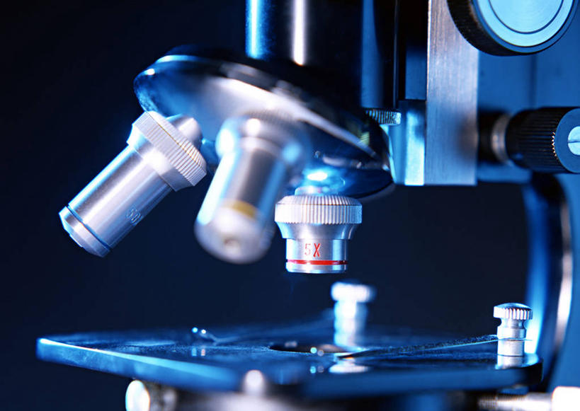 无人,横图,室内,特写,白天,正面,仪器,静物,阴影,蓝色背景,检查,反射,分析,科学,显微镜,影子,一个,观察,清晰,探索,摄影,影棚,放大,单个,观看,仔细,透镜,凸透镜,聚焦,关注,光学,清楚,彩图,影棚拍摄,拍摄,光学显微镜