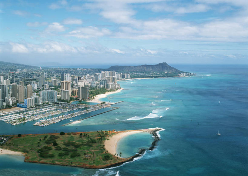 无人,高楼大厦,横图,俯视,航拍,室外,白天,度假,岛屿,海浪,海洋,火山,美景,城市风光,城市,大厦,建筑,摩天大楼,夏威夷,美国,阴影,光线,影子,景观,浪花,水平线,云,云朵,建筑群,辽阔,海平线,云彩,娱乐,建设,蓝色,白云,蓝天,天空,阳光,海水,天,享受,休闲,广阔,景色,放松,晴朗,一望无际,北美,北美洲,鸟瞰,美洲,海景,瓦胡岛,欧胡岛,火奴鲁鲁,首府,欧湖岛,夏威夷州,爱洛哈之州,北亚美利加洲,亚美利加洲,聚集之岛,檀香山市,无边无际,一马平川,大海,风浪,海,海水的波动,近岸浪,列岛,群岛,死火山,涌浪,诸岛,晴空,彩图,高角度拍摄,大楼,高层建筑,高楼,摩天楼,水天相接,水天一线,檀香山,钻石头山