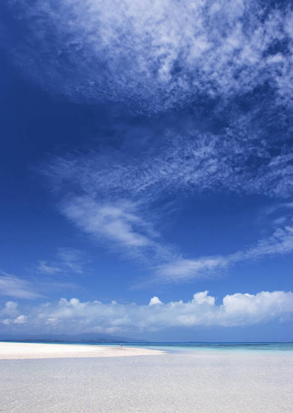 无人,竖图,室外,白天,仰视,旅游,度假,海浪,海洋,美景,沙滩,日本,亚洲,阴影,光线,沙子,影子,海岸,景观,浪花,云,云朵,沙地,云彩,娱乐,冲绳,蓝色,白云,蓝天,天空,阳光,自然,海水,天,享受,休闲,景色,放松,晴朗,冲绳县,自然风光,海景,东亚,琉球群岛,日本国,九州地方,八重山群岛,大海,风浪,海,海水的波动,海滩,近岸浪,涌浪,晴空,彩图,低角度拍摄,竹富町,八重山郡